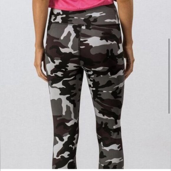 Urban Daisy Dark Camo High Waisted Workout Leggings NWT Size Medium Boutique - Picture 8 of 8